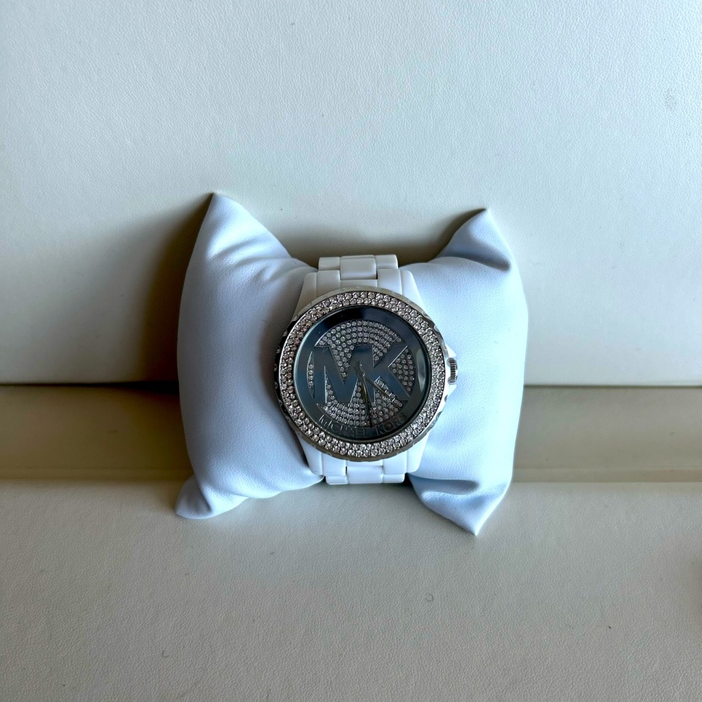 Oversized Women’s Michael Kors Madison Watch